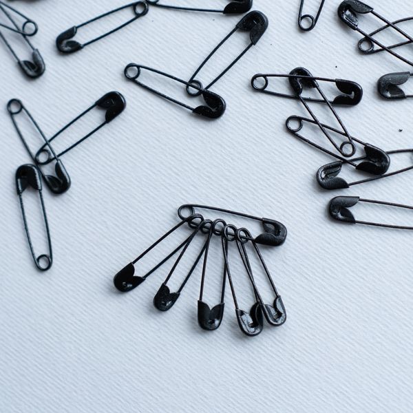Англійські шпильки для бірок 000000000 фото